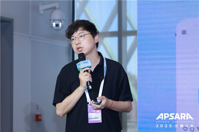 全面聚焦 AI，定义“智能化融合通信”新时代