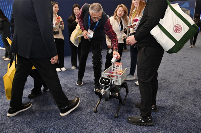 Vbot超能机器狗开启全球消费级具身智能时代