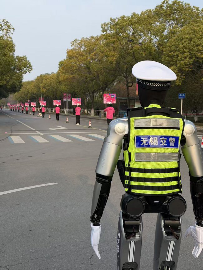 魔法原子成为具身智能领域首个与执法机关深度合作企业