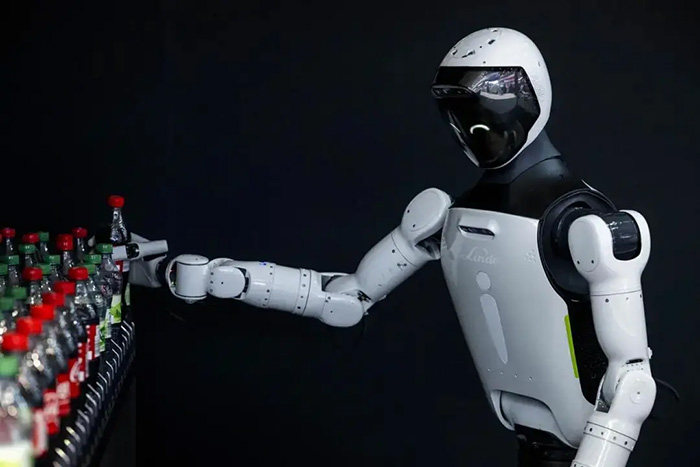 NAVIAI人形机器人亮相国际顶会 LogiMAT