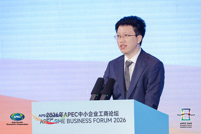 面壁智能曾国洋出席APEC中小企业工商论坛,以「多快好省」加速大模型普惠创新 面壁智能曾国洋出席APEC中小企业工商论坛,以「多快好省」加速大模型普惠创新