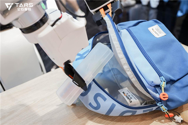 它石智航闪耀WAIC 2026:具身原生基座模型AWE摘得SAIL之星,全场景验证物理AI泛化能力 它石智航闪耀WAIC 2026:具身原生基座模型AWE摘得SAIL之星,全场景验证物理AI泛化能力